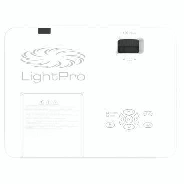 Draufsicht auf einen weißen LightPro-Projektor mit Fokus-/Zoom-Drehregler, Navigationstasten, Warn- und Betriebsanzeigen sowie einem großen Logo. Auf der Oberfläche sind Sicherheitshinweise aufgedruckt.