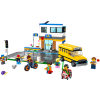 LEGO® City Schule mit Schulbus (60329), 433 Teile inkl. 7 Figuren