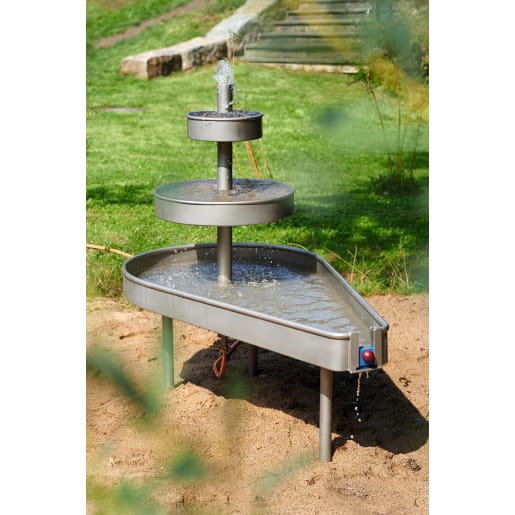 WEHRFRITZ Dreibeinbrunnen
